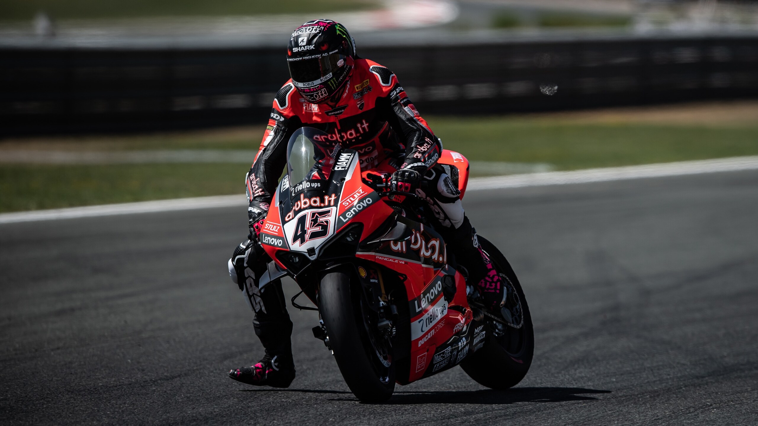 SBK Navarra Redding Dominatore In Gara 1 Locatelli Quarto