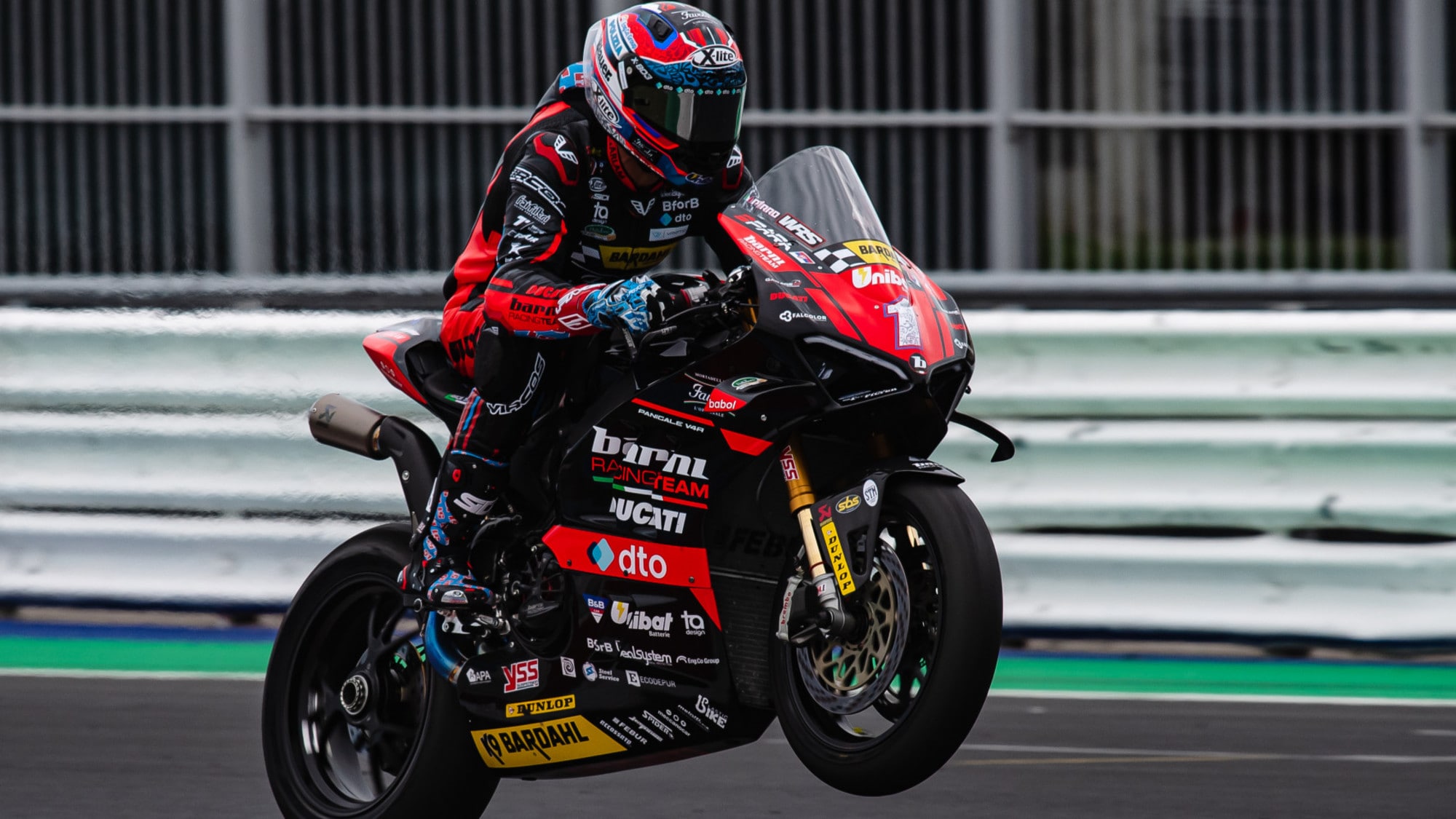 CIV SBK: Michele Pirro vince Gara 2 tra mille colpi di scena | Motosprint
