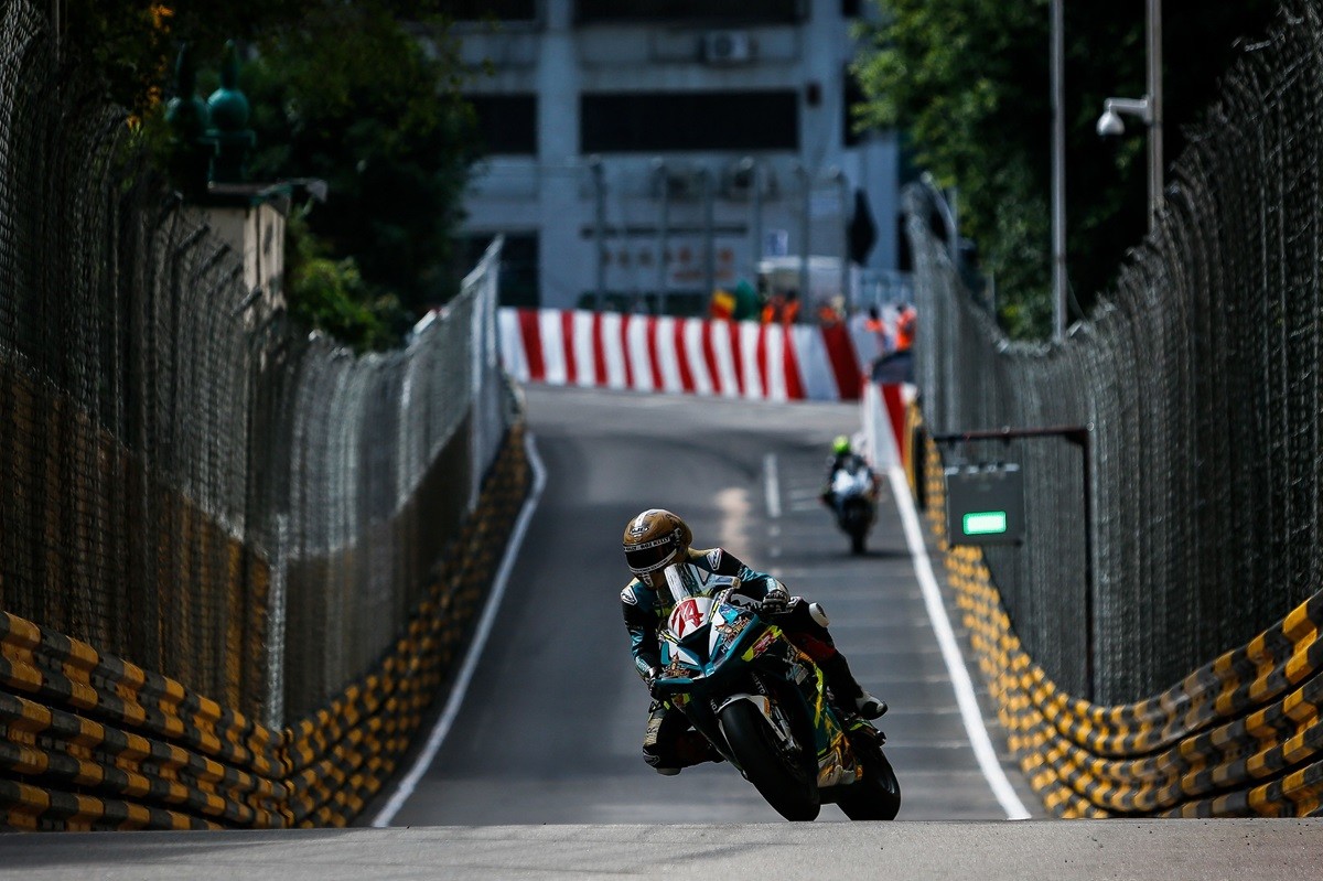 Targa Giorno Pista Riflettente 7X5 4D Novit&agrave; Moto Moto Spettacolo