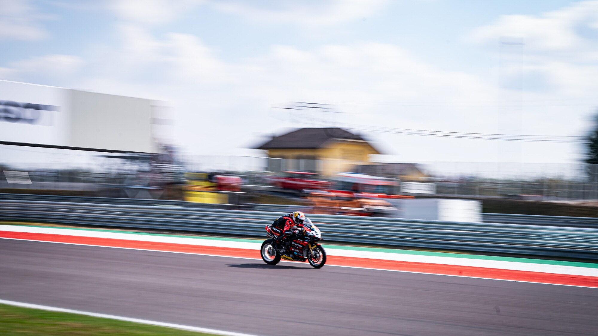 SBK LIVE, le FP a Cremona: tutti gli aggiornamenti minuto per minuto