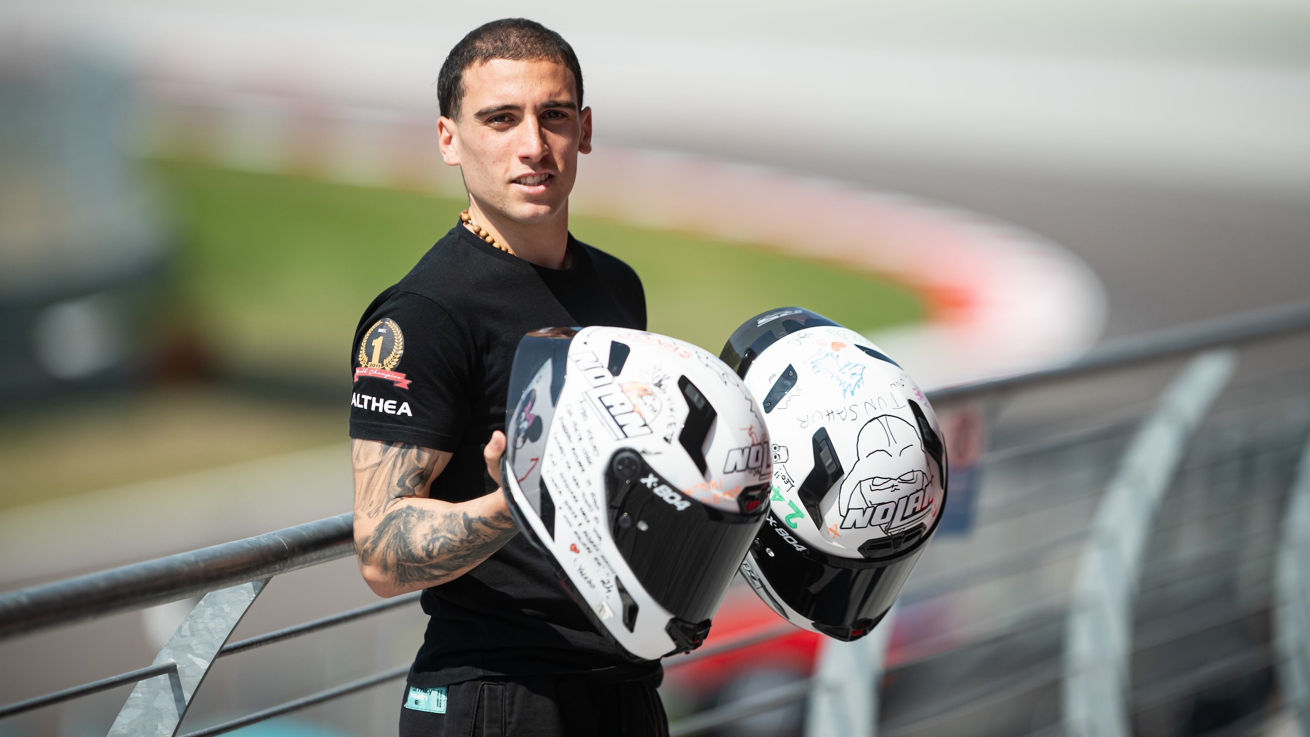 Colori, sogni e speranze: il casco speciale di Leonardo Taccini per Cremona