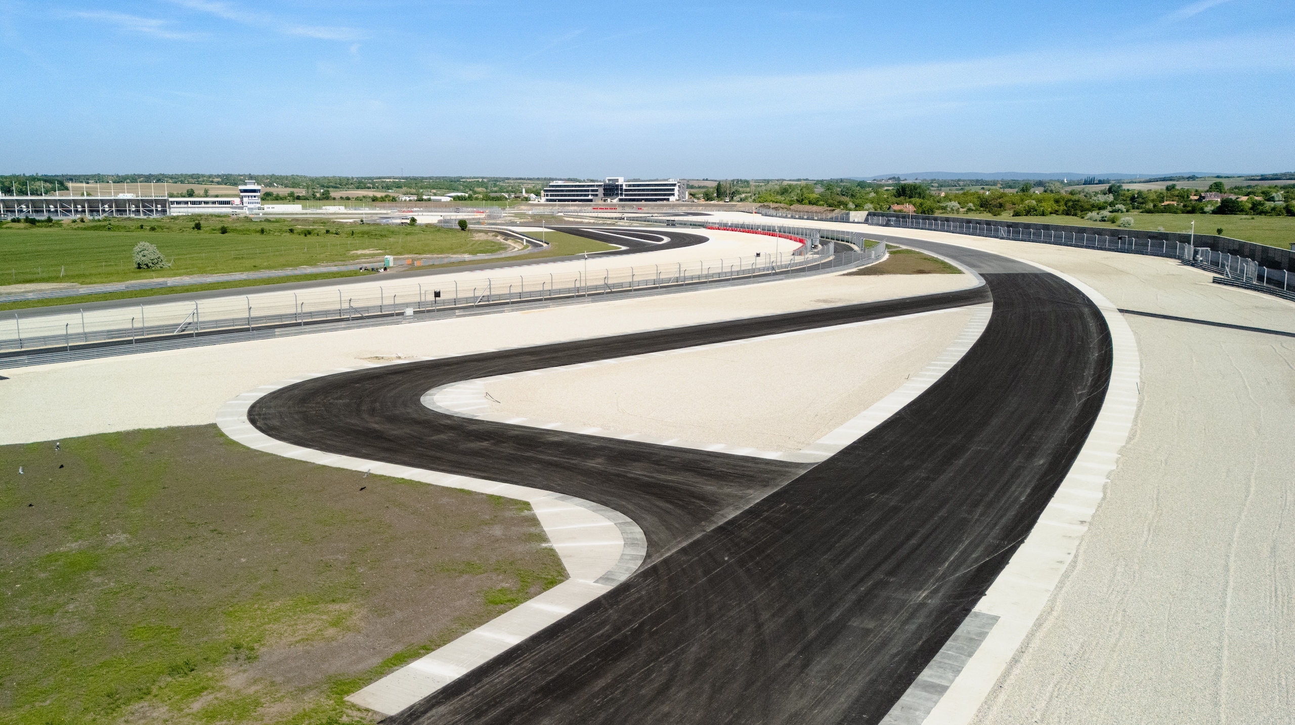 Il Balaton Park è (quasi) pronto per il mondiale Superbike: le foto inedite