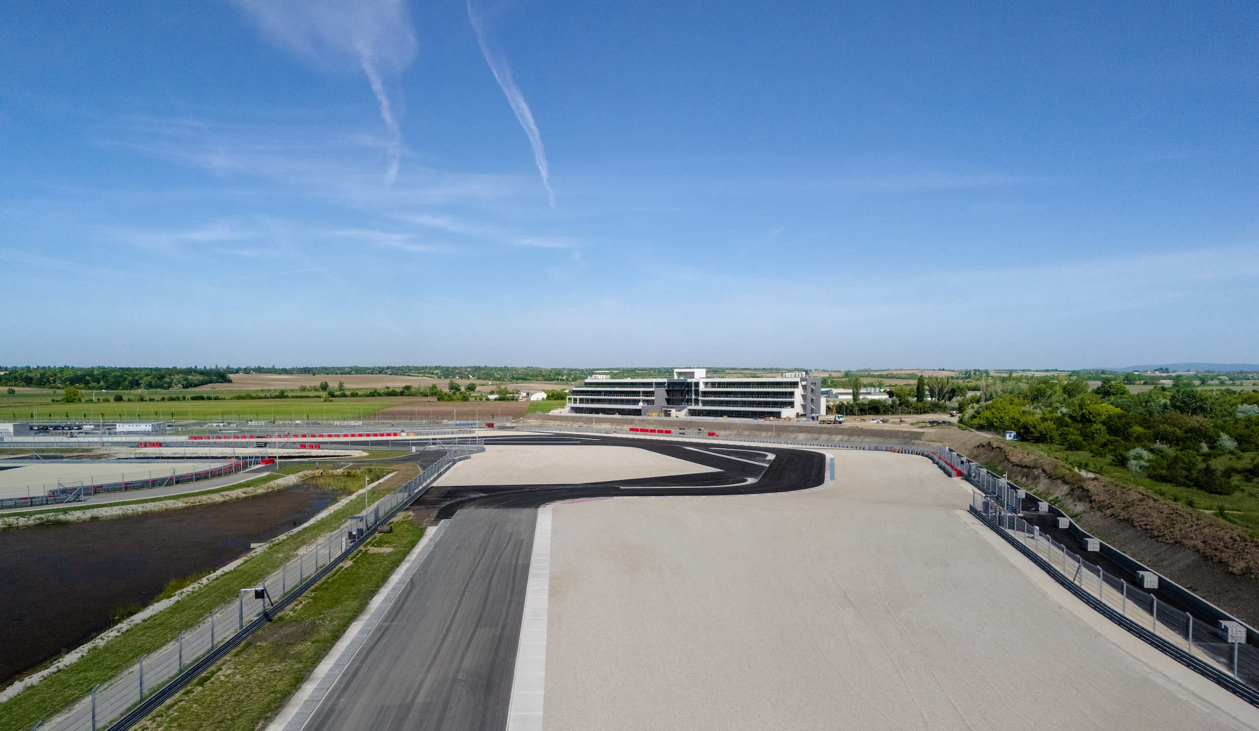 Il Balaton Park è (quasi) pronto per il mondiale Superbike: le foto inedite