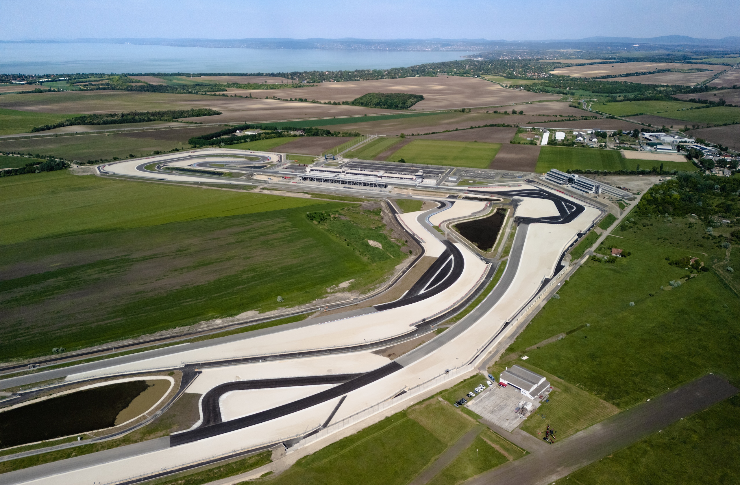 Il Balaton Park è (quasi) pronto per il mondiale Superbike: le foto inedite