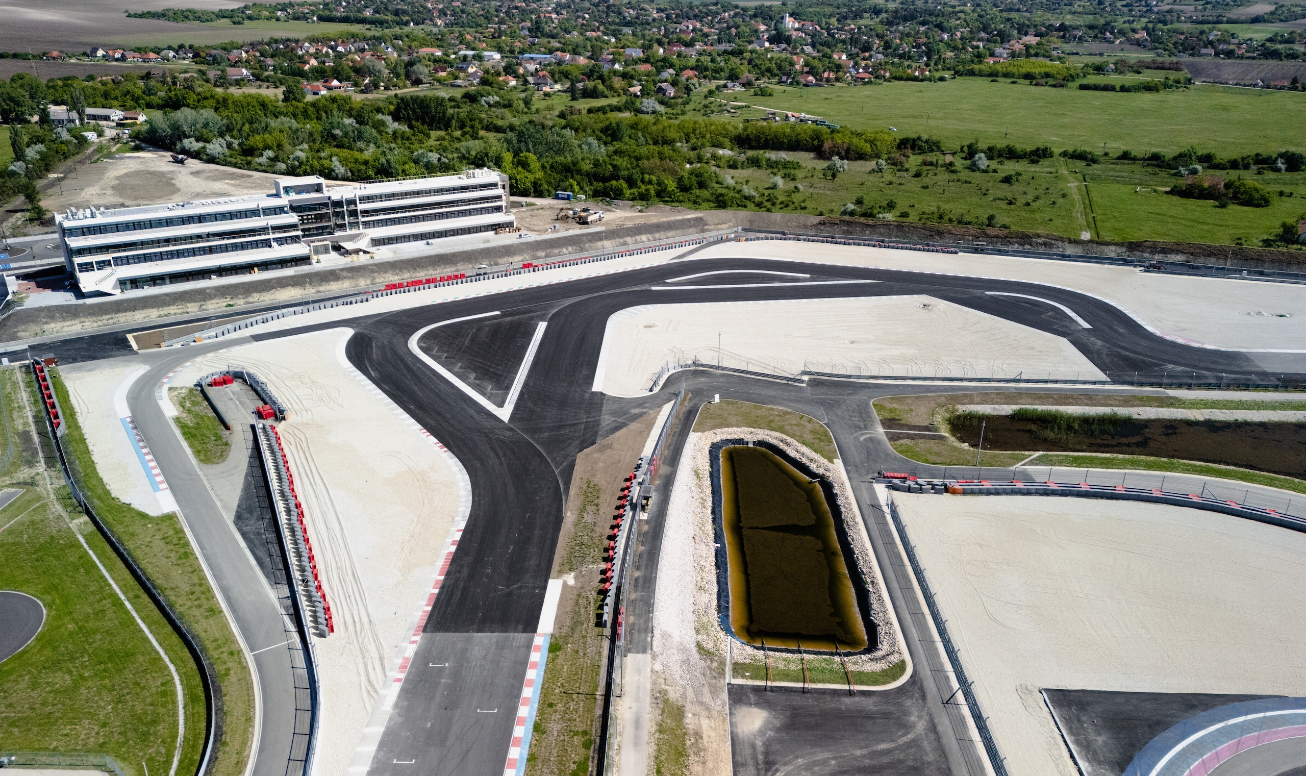 Il Balaton Park è (quasi) pronto per il mondiale Superbike: le foto inedite