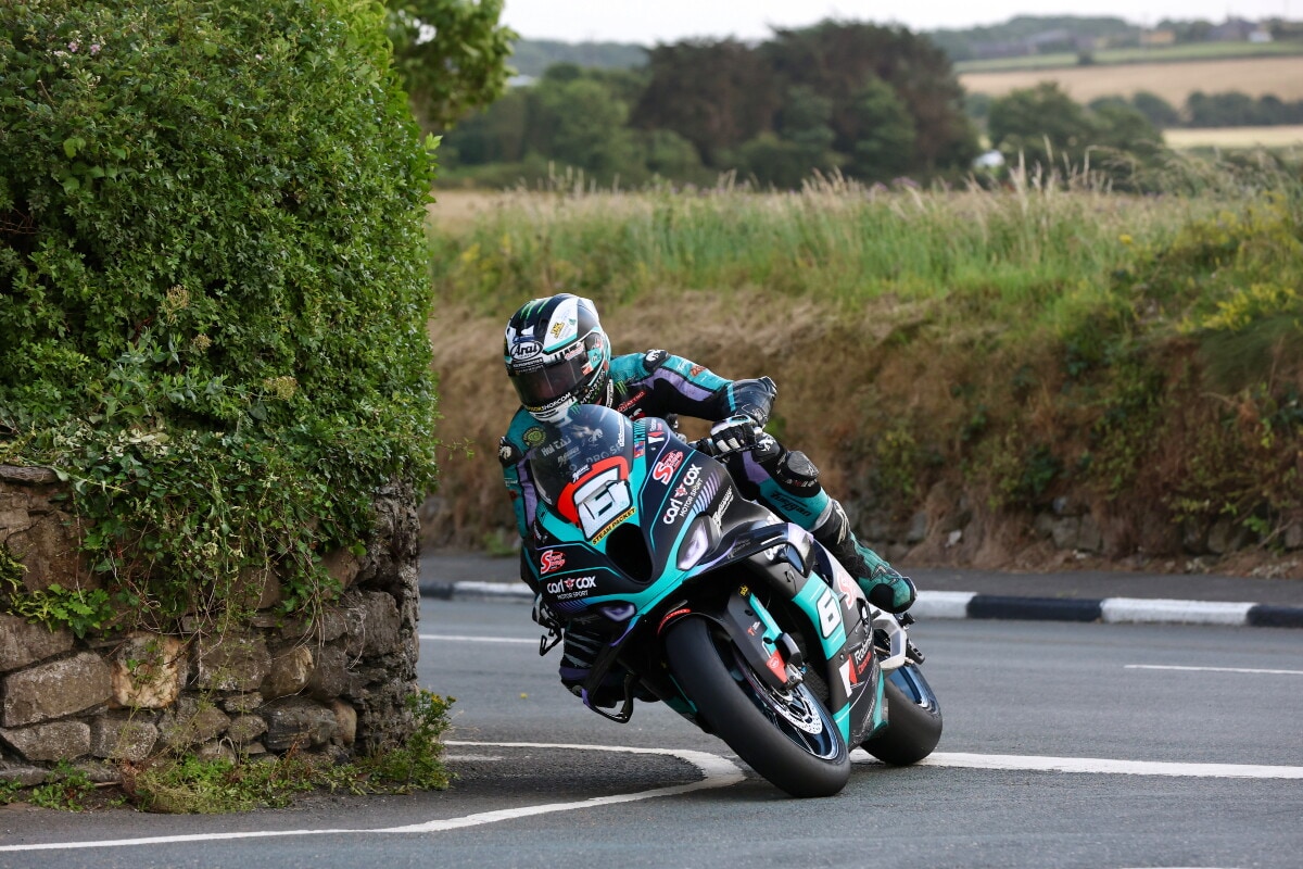 Una road race più estrema del TT: i piloti in azione alla Southern 100