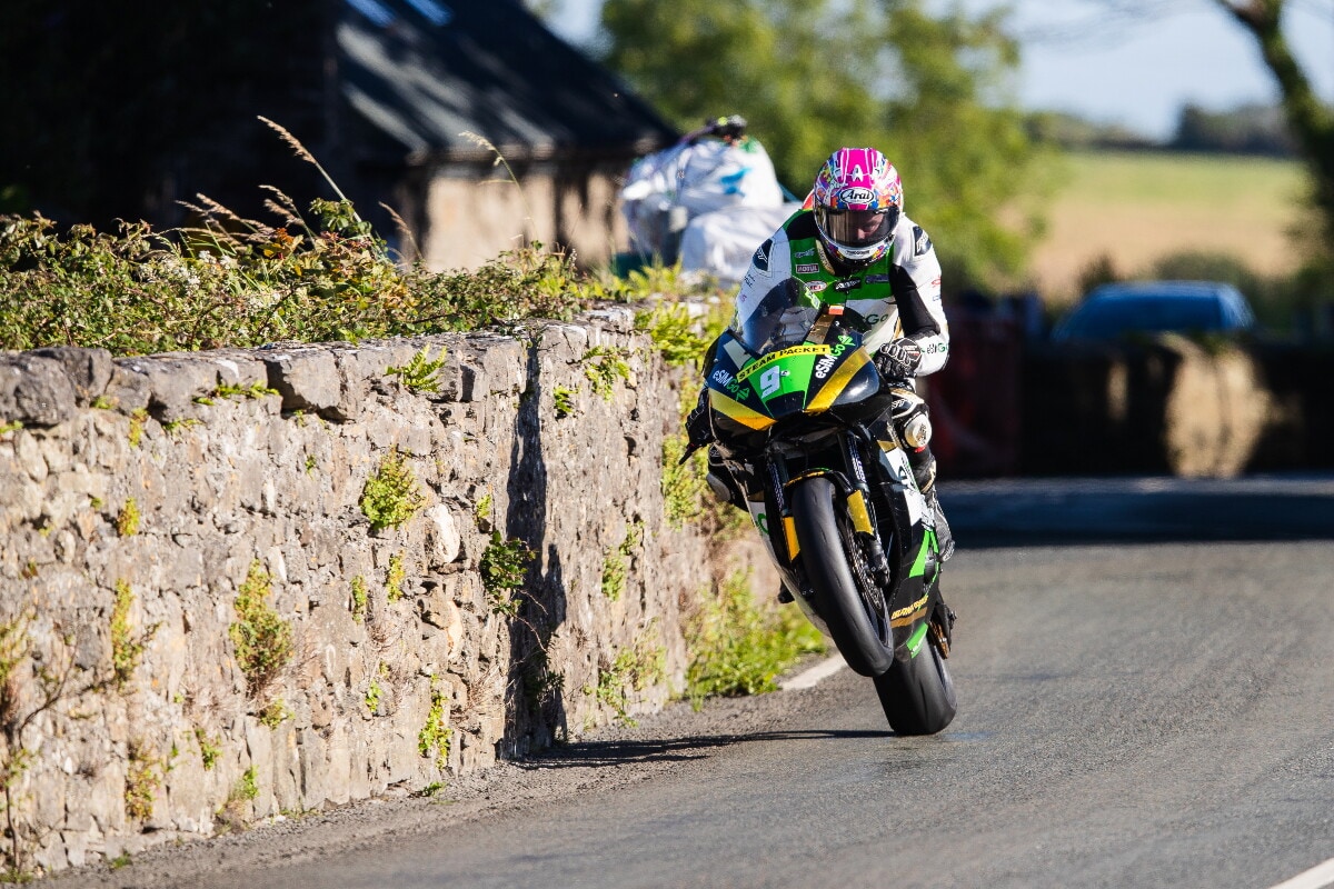 Una road race più estrema del TT: i piloti in azione alla Southern 100