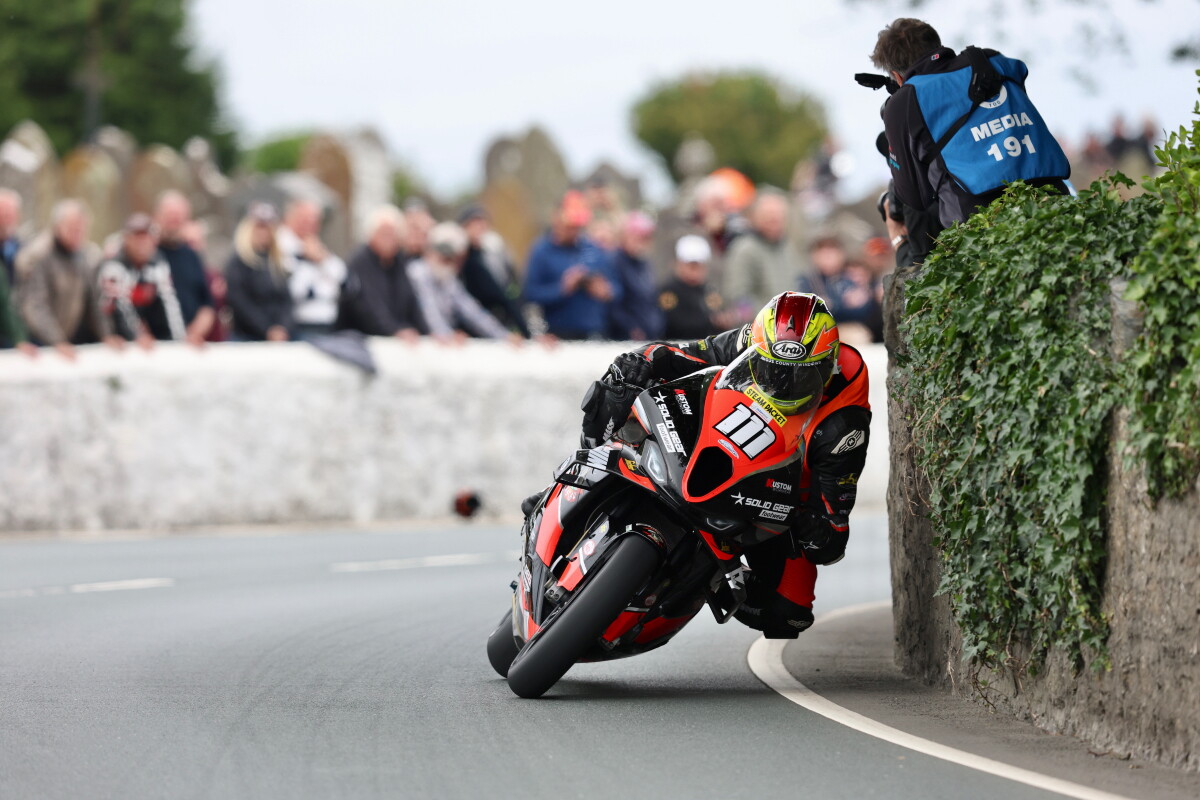 Una road race più estrema del TT: i piloti in azione alla Southern 100