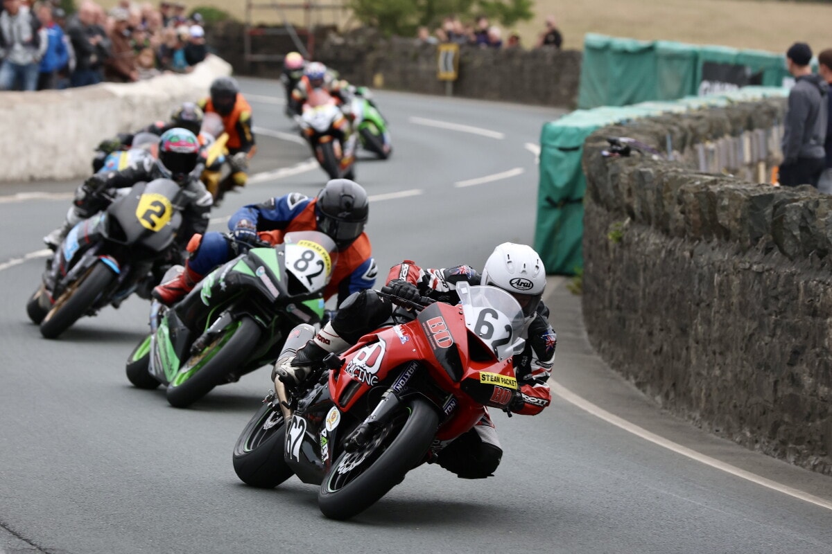 Una road race più estrema del TT: i piloti in azione alla Southern 100