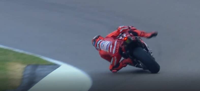 MotoGP, strepitoso salvataggio di Marc Marquez: che brivido!