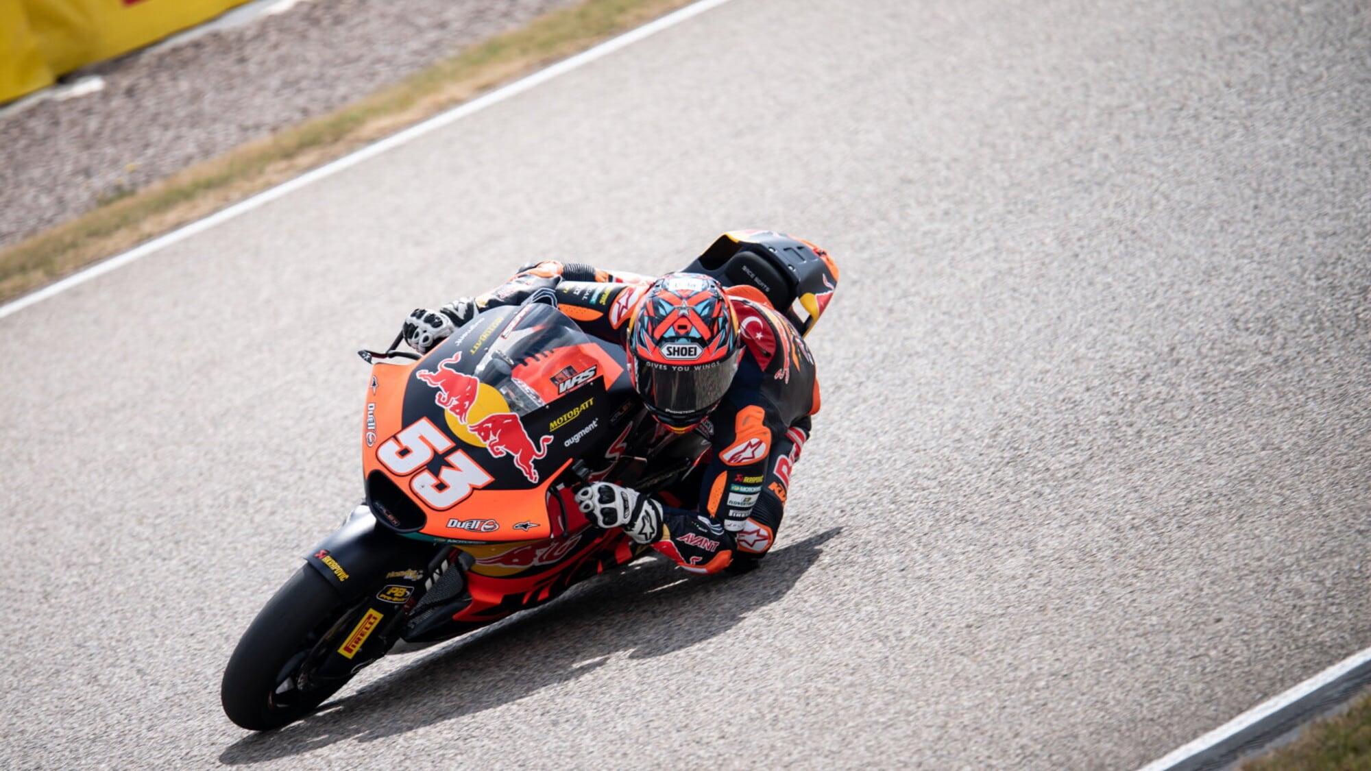 Moto2 Germania: Deniz Oncu firma la sua seconda vittoria dell'anno, beffato Barry Baltus