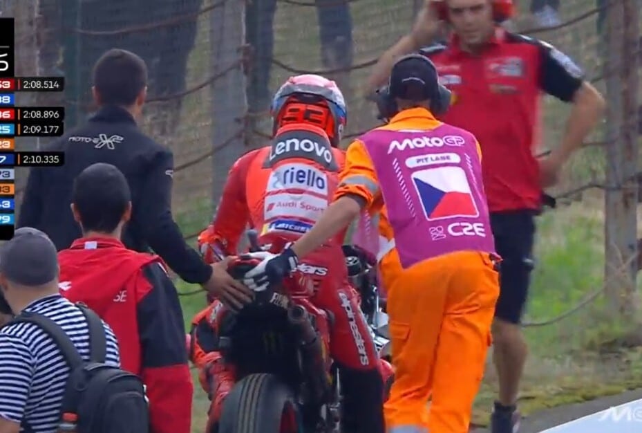 MotoGP, problema tecnico per Marc Marquez: preoccupazione nel box Ducati