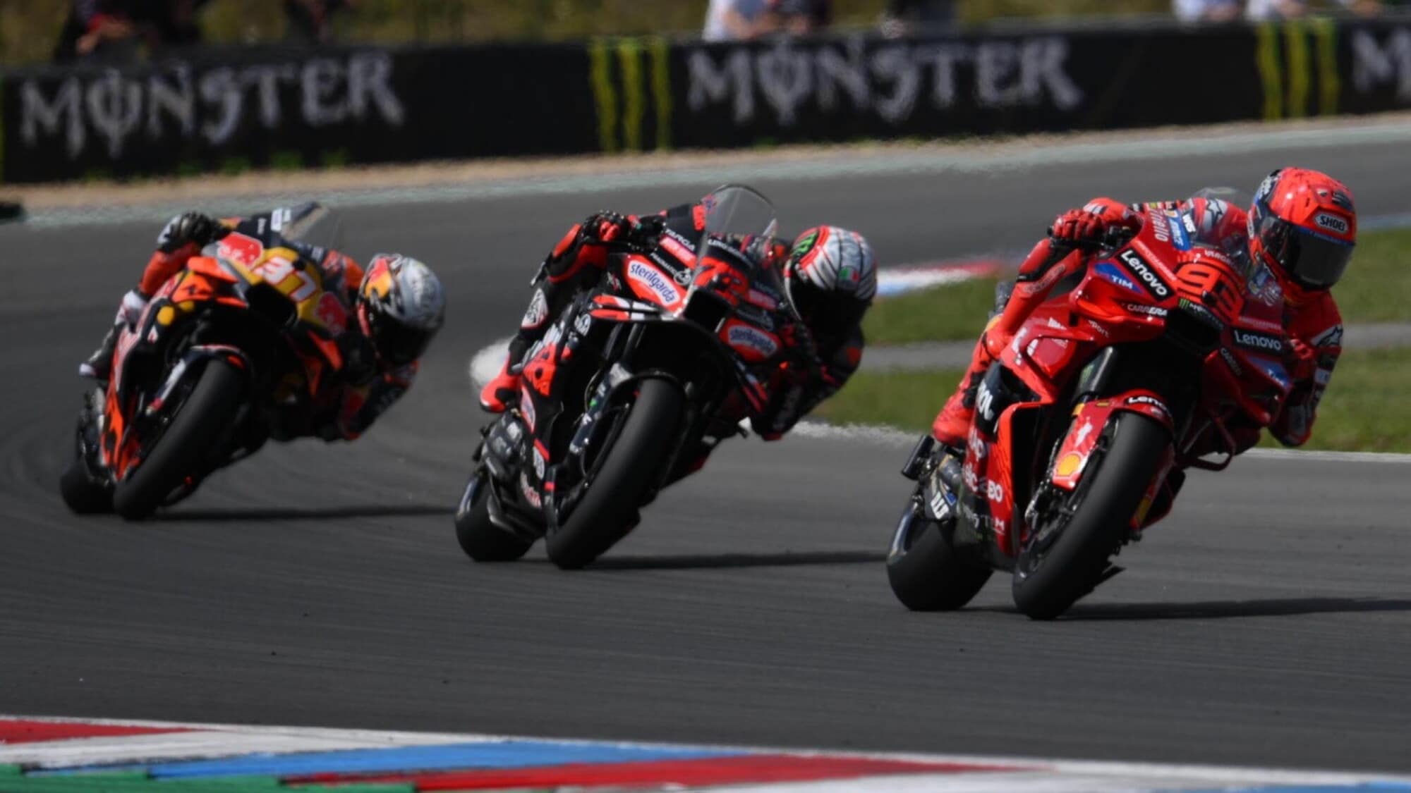 GP Brno, "illude" Bezzecchi e Acosta, poi li semina: Marquez vincente anche in Repubblica Ceca 