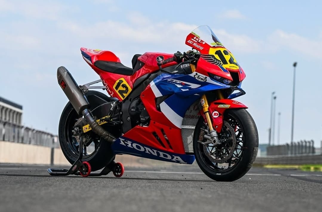 Il toccante tributo del paddock dell'ESBK per Borja Gomez