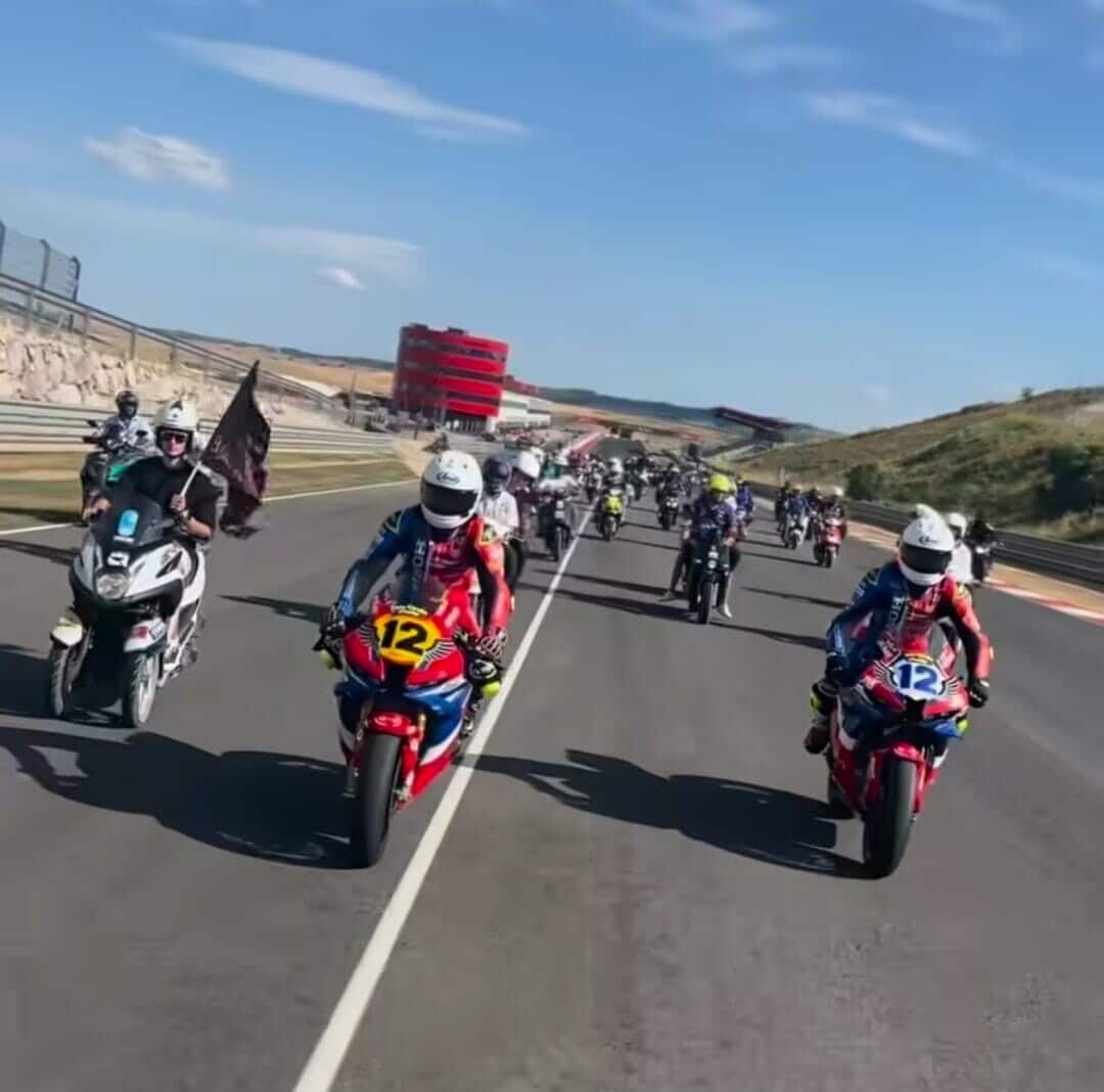 Il toccante tributo del paddock dell'ESBK per Borja Gomez