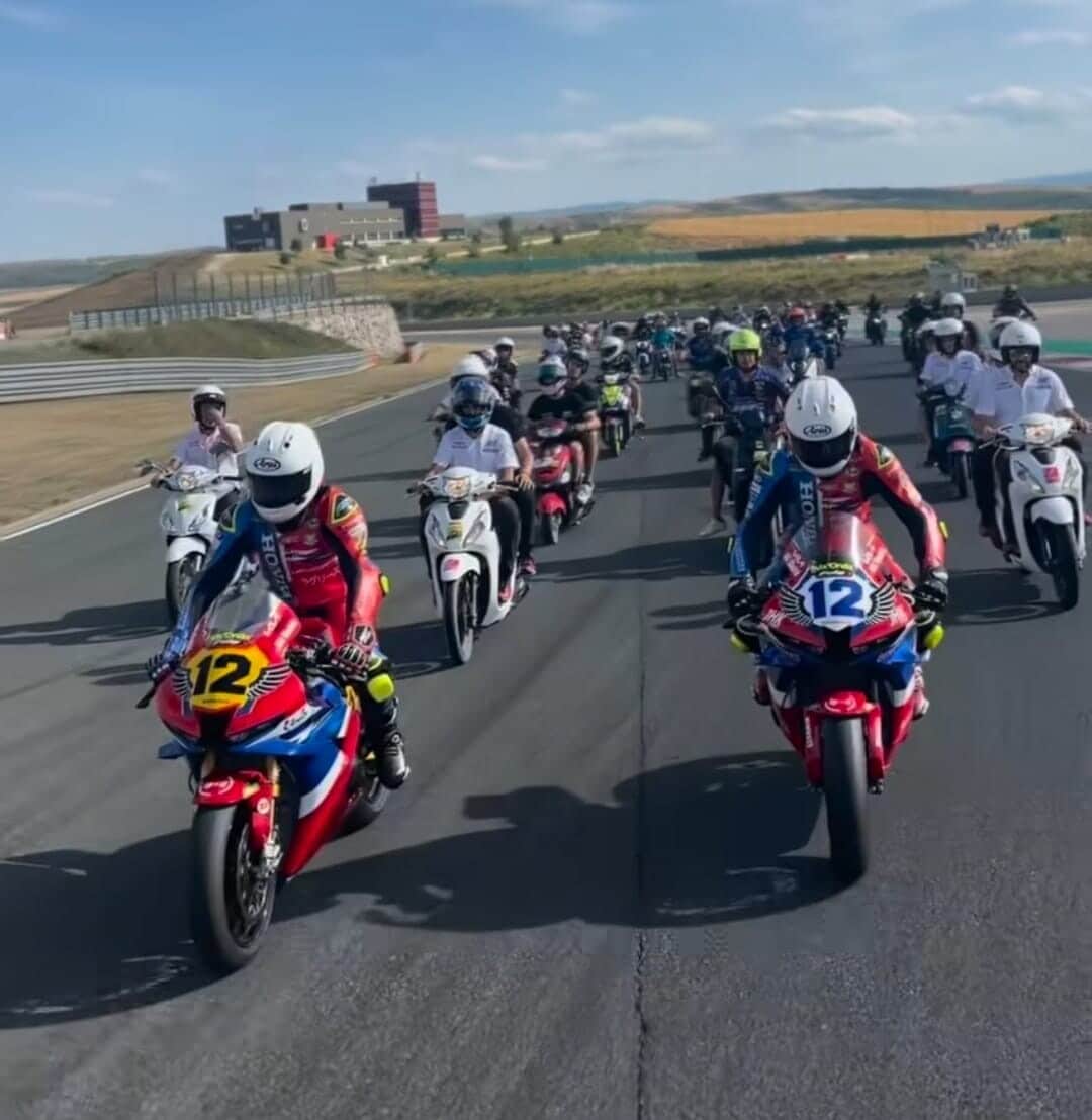 Il toccante tributo del paddock dell'ESBK per Borja Gomez
