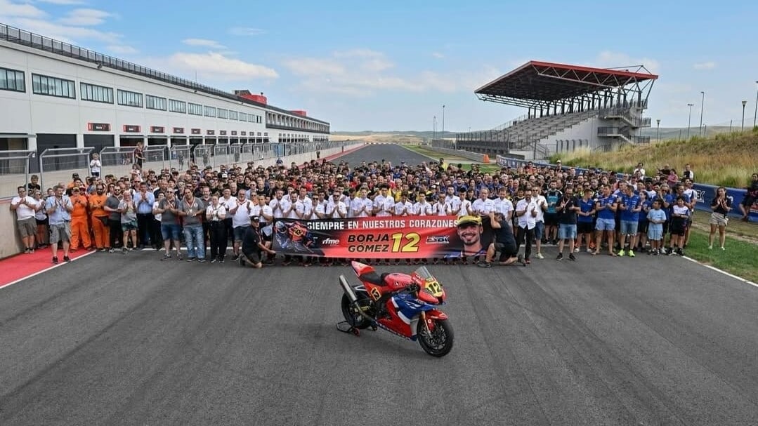 Il toccante tributo del paddock dell'ESBK per Borja Gomez