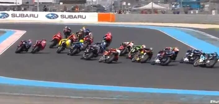 SBK, maxi incidente subito dopo la partenza della gara: le foto