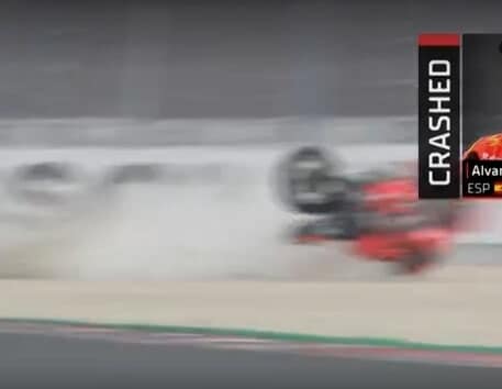 SBK, paurosa caduta ad alta velocità di Bautista: le foto