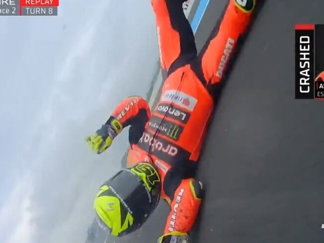 SBK, paurosa caduta ad alta velocità di Bautista: le foto