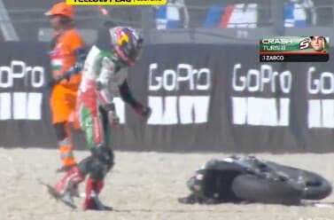 MotoGP, bruttissima caduta di Zarco ad alta velocità: che botta!