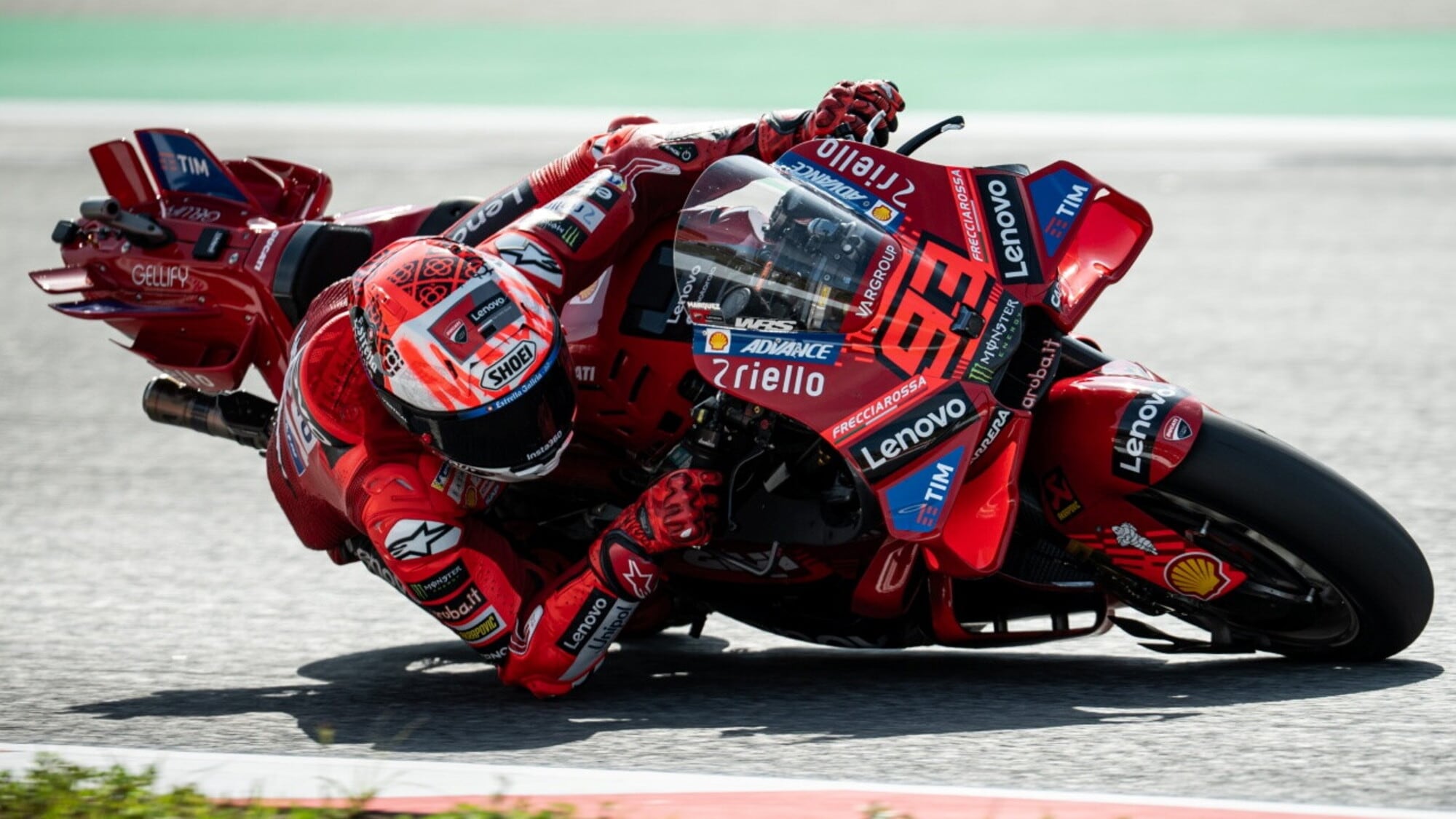 MotoGP Catalunya: Alex Marquez cade e regala la Sprint al fratello Marc