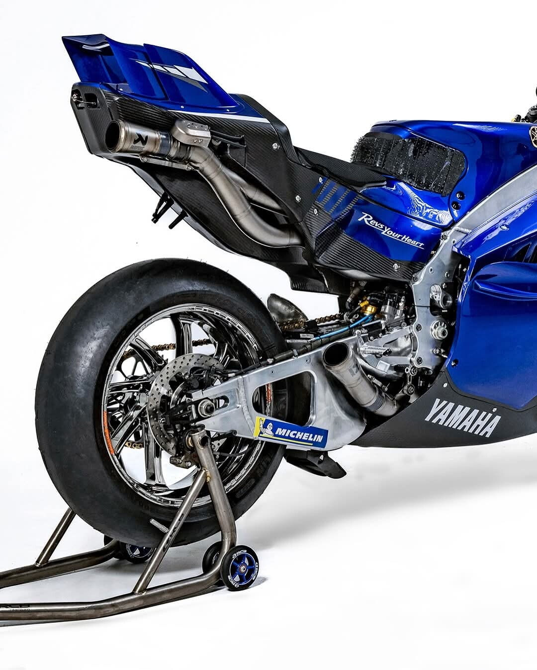 MotoGP, svelata a Misano la nuova Yamaha V4