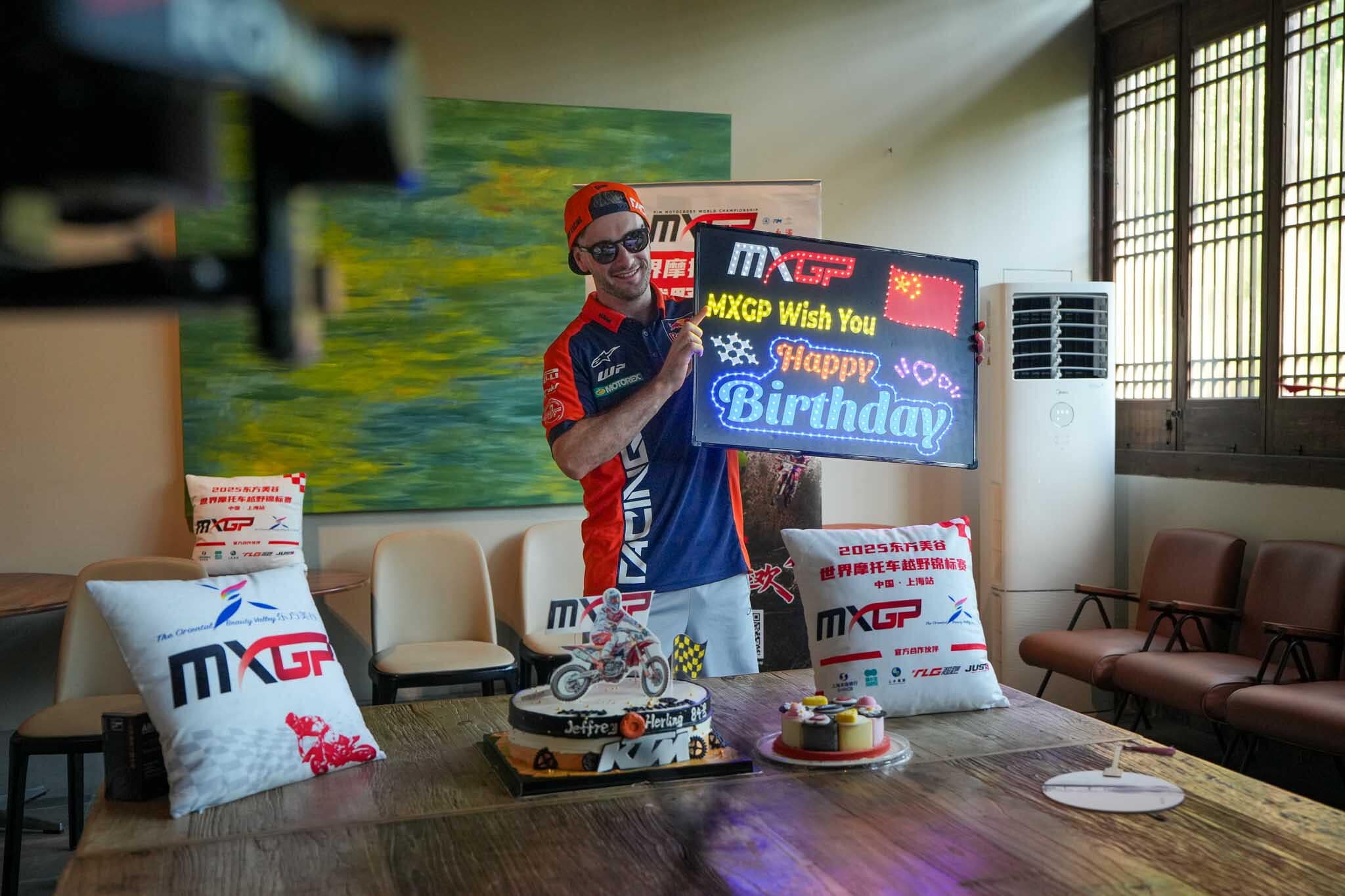 MXGP di Cina: compleanno cinese per Herlings