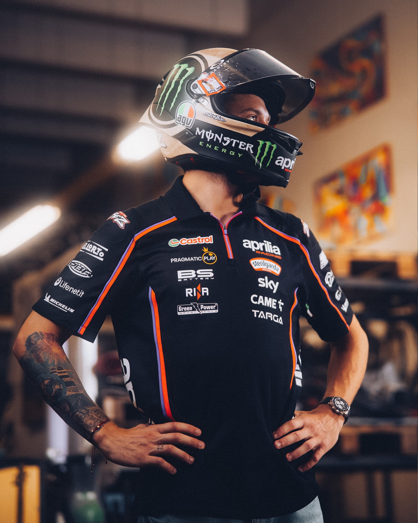 MotoGP: il casco speciale di Marco Bezzecchi ispirato al trio comico Aldo, Giovanni e Giacomo