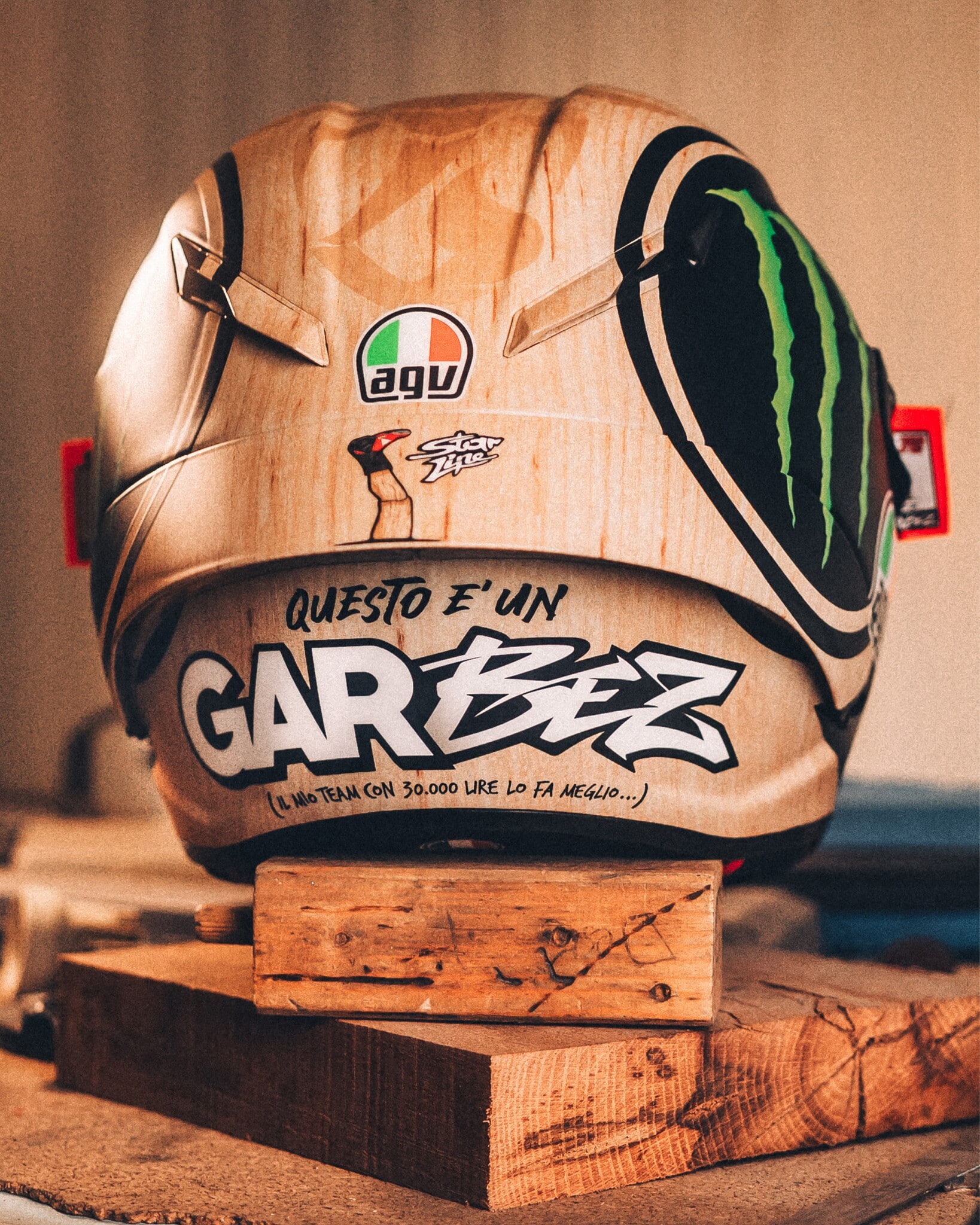 MotoGP: il casco speciale di Marco Bezzecchi ispirato al trio comico Aldo, Giovanni e Giacomo