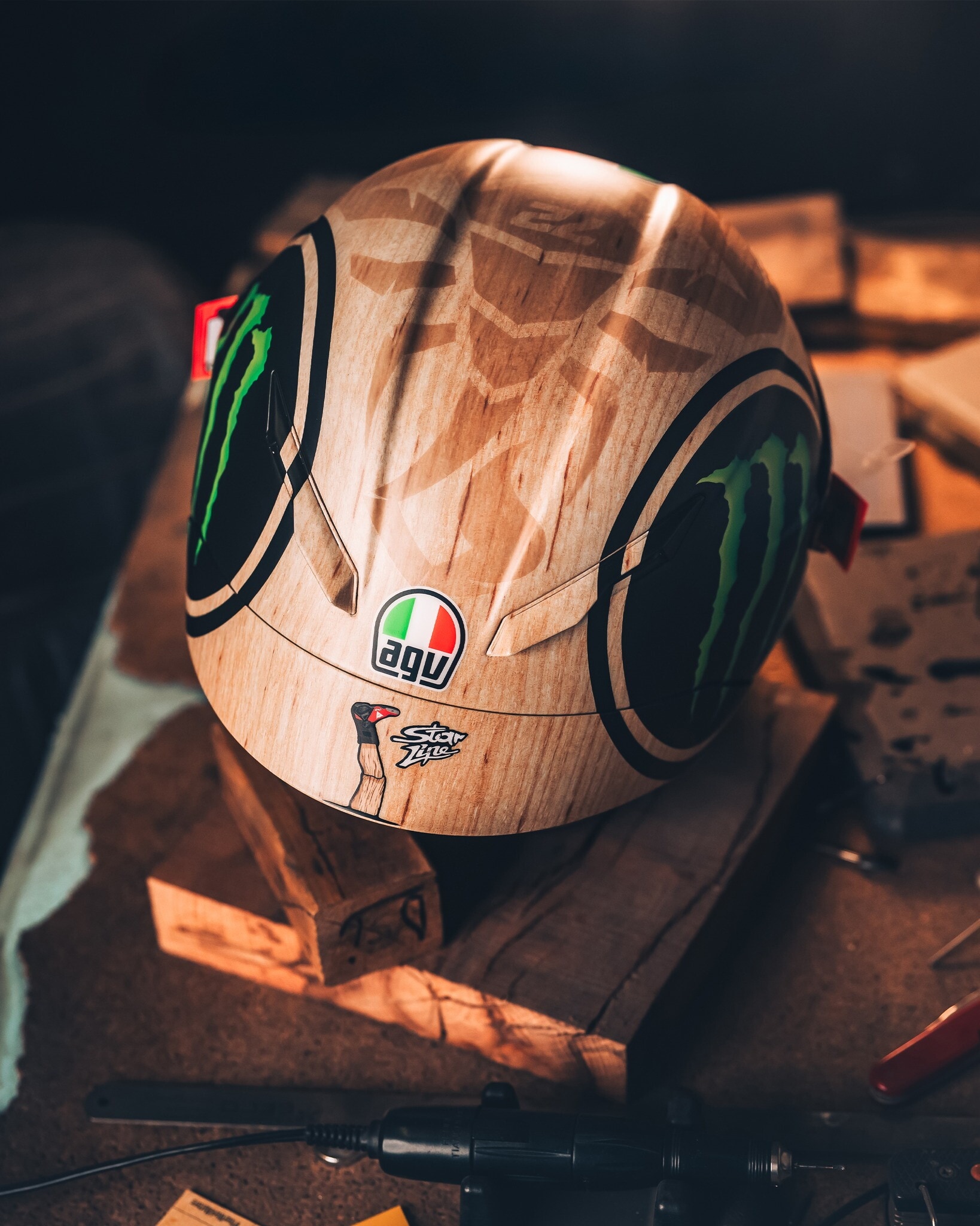MotoGP: il casco speciale di Marco Bezzecchi ispirato al trio comico Aldo, Giovanni e Giacomo