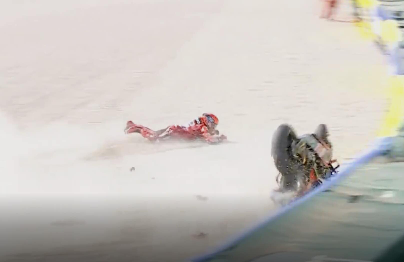 MotoGP, le foto dell'improvvisa caduta di Marc Marquez nella Sprint di Misano