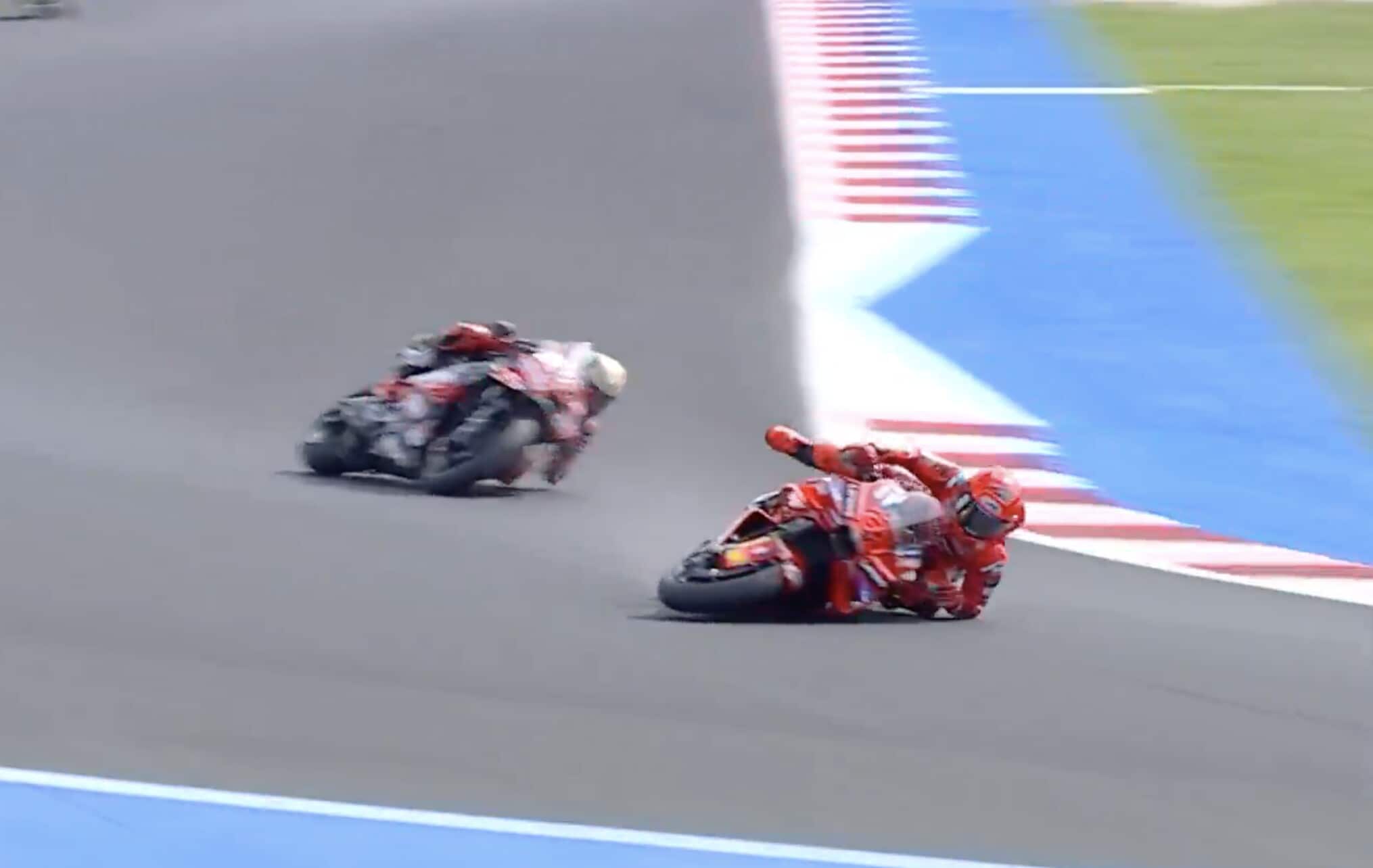 MotoGP, le foto dell'improvvisa caduta di Marc Marquez nella Sprint di Misano