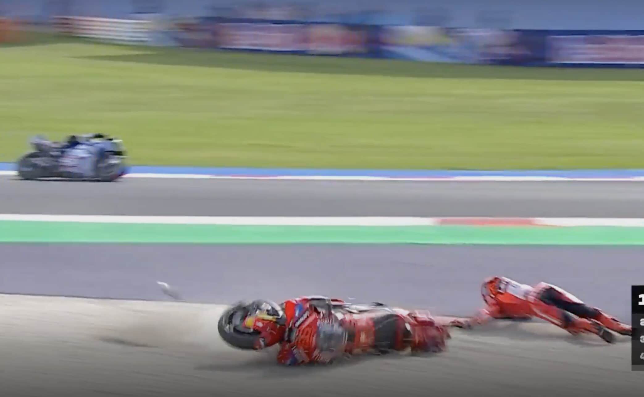 MotoGP, le foto dell'improvvisa caduta di Marc Marquez nella Sprint di Misano