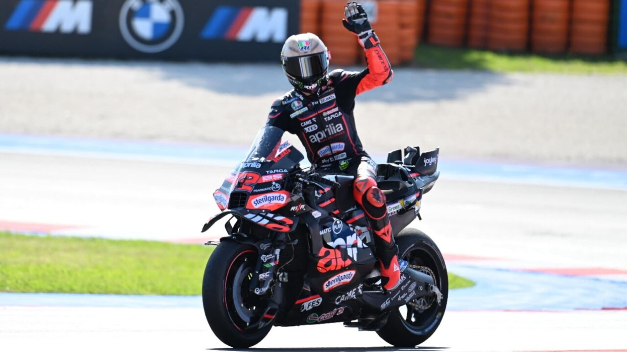 MotoGP Misano, via libera per Bezzecchi: Marc Marquez cade, l'Aprilia vince con Marco
