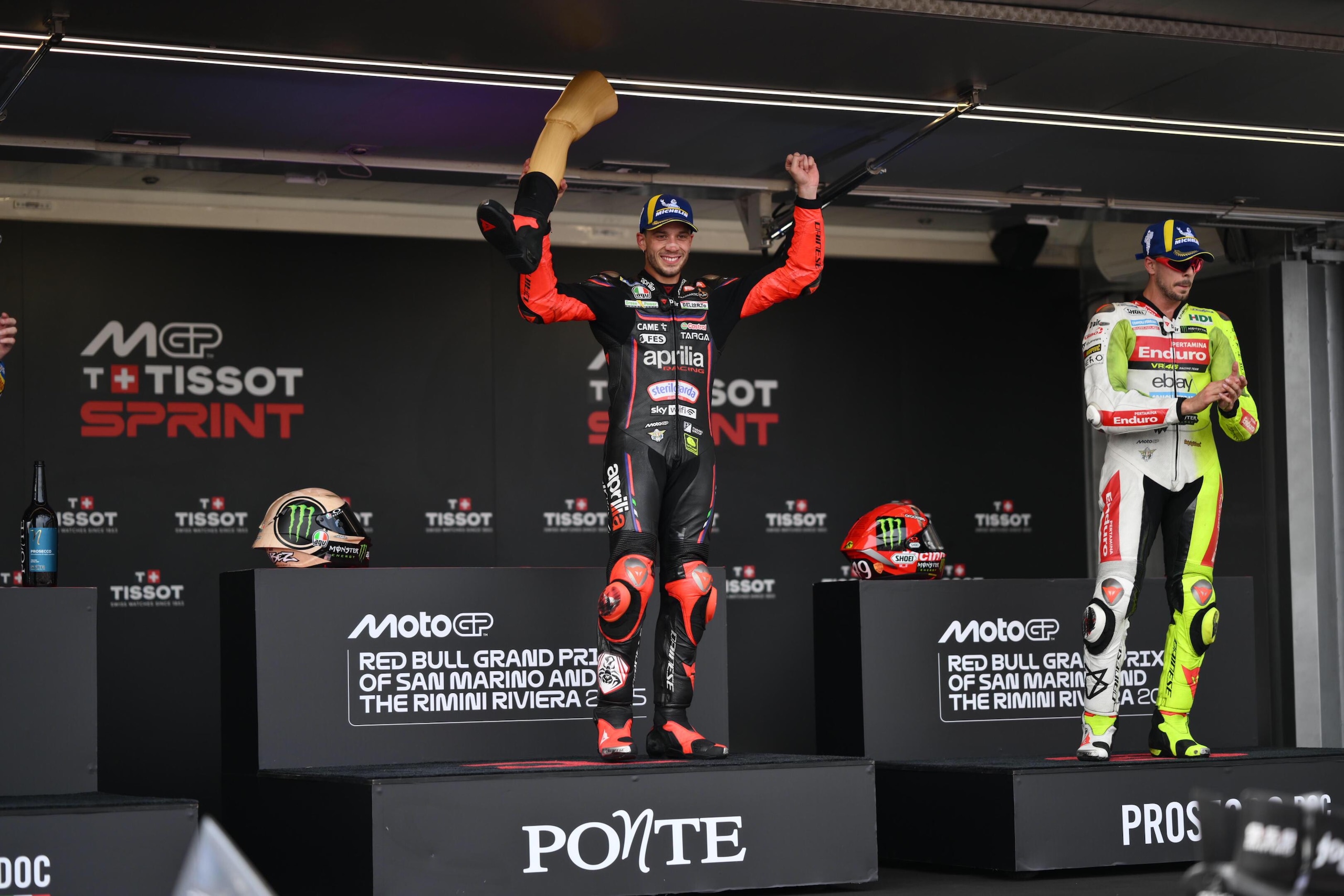 MotoGP San Marino: Marco Bezzecchi con 30.000 lire l'ha fatto meglio! Vittoria e festa con il Garpez