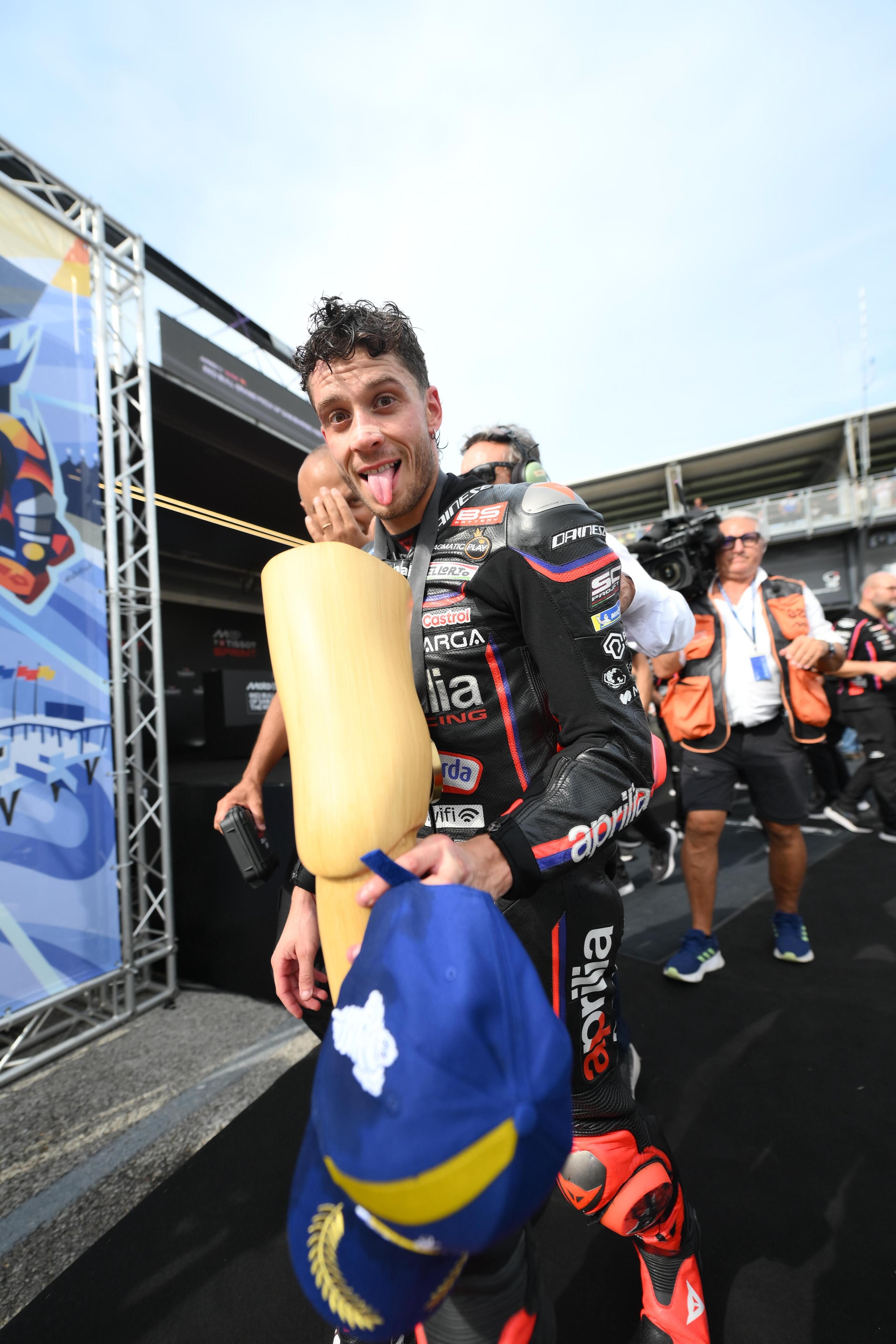 MotoGP San Marino: Marco Bezzecchi con 30.000 lire l'ha fatto meglio! Vittoria e festa con il Garpez