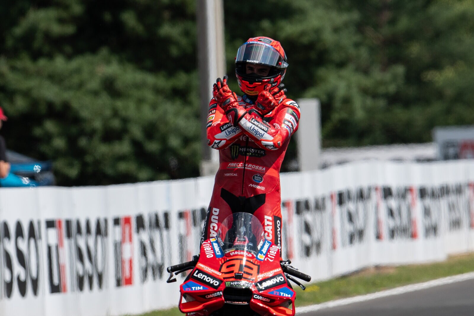 MotoGP, tutti i festeggiamenti di Marc Marquez nel 2025