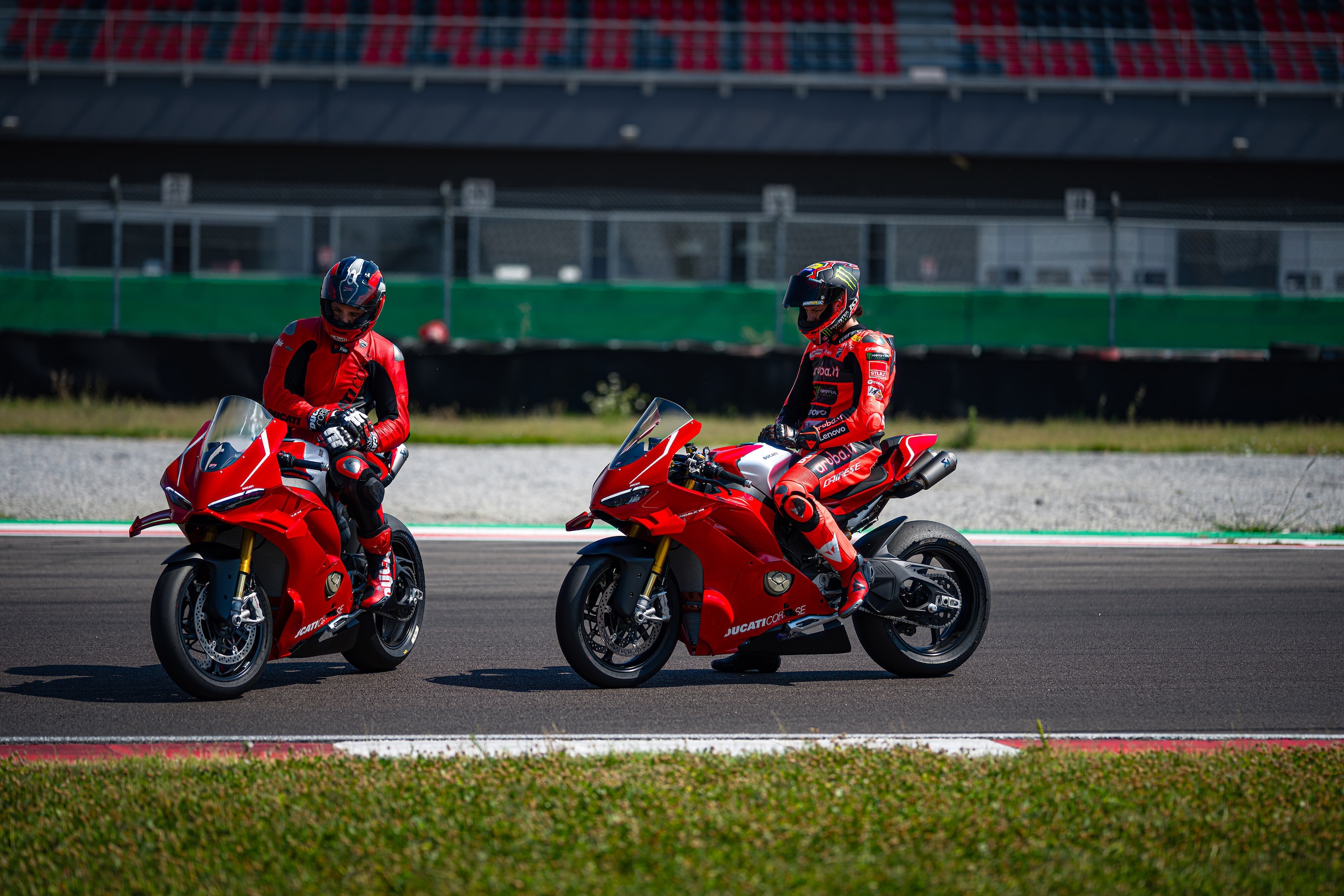 La nuova Ducati Panigale V4 R e Bulega: motore di derivazione MotoGP