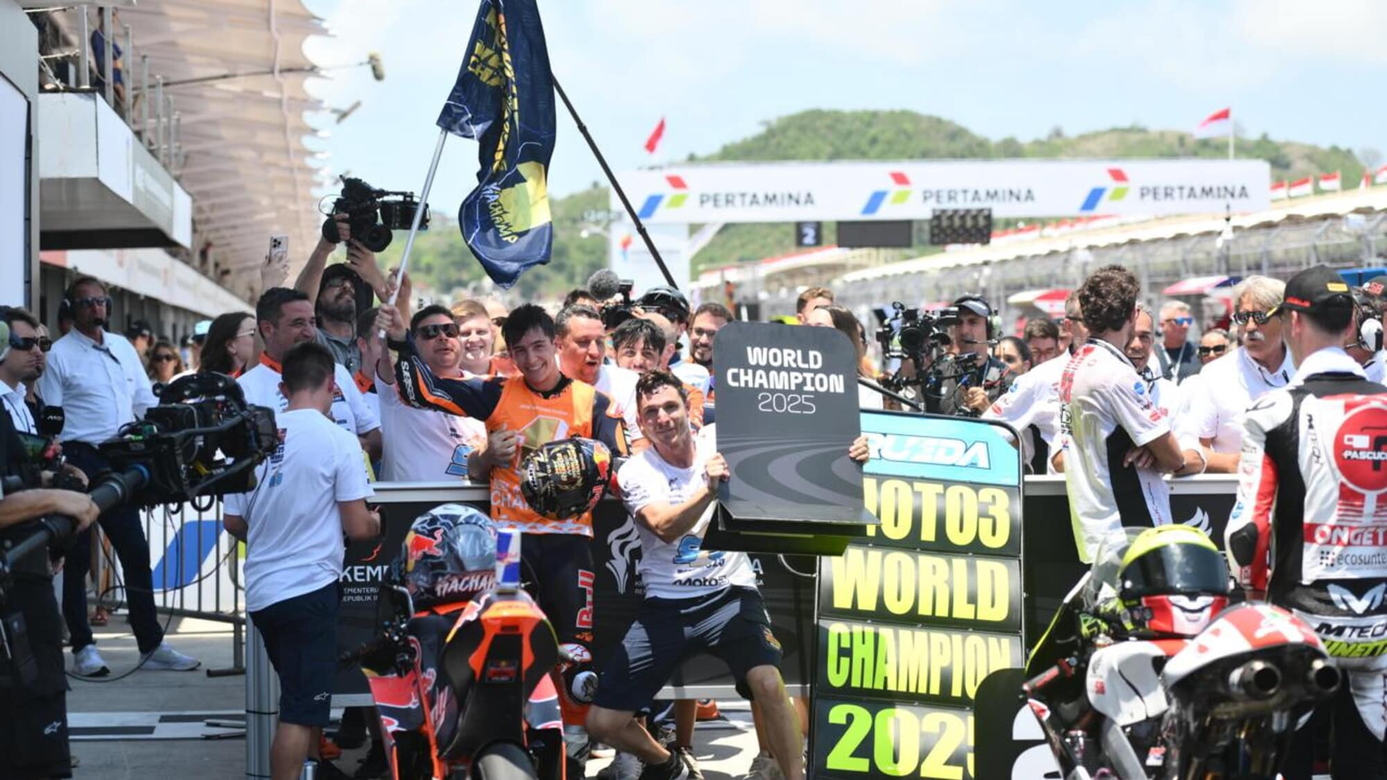Moto3 Indonesia, bandiera rossa: Rueda è campione del mondo, doppio podio italiano