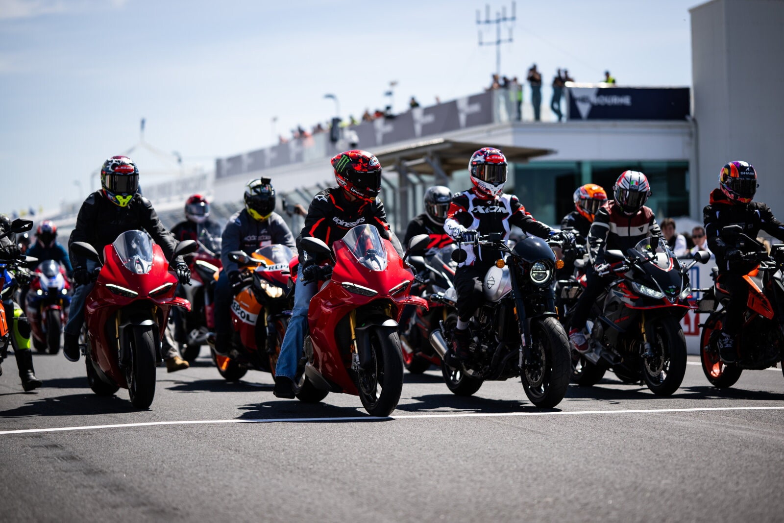 MotoGP Australia: la parata da San Remo a Phillip Island con Stoner, Bagnaia, Miller e Aldeguer