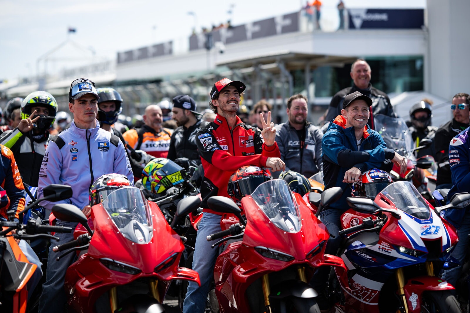 MotoGP Australia: la parata da San Remo a Phillip Island con Stoner, Bagnaia, Miller e Aldeguer