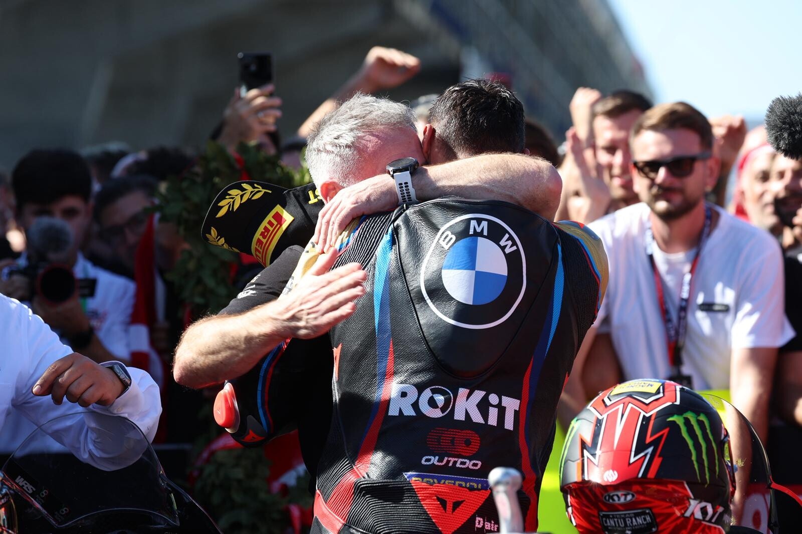 SBK, sul tetto del mondo per la terza volta: la festa di Razgatlioglu per il titolo iridato