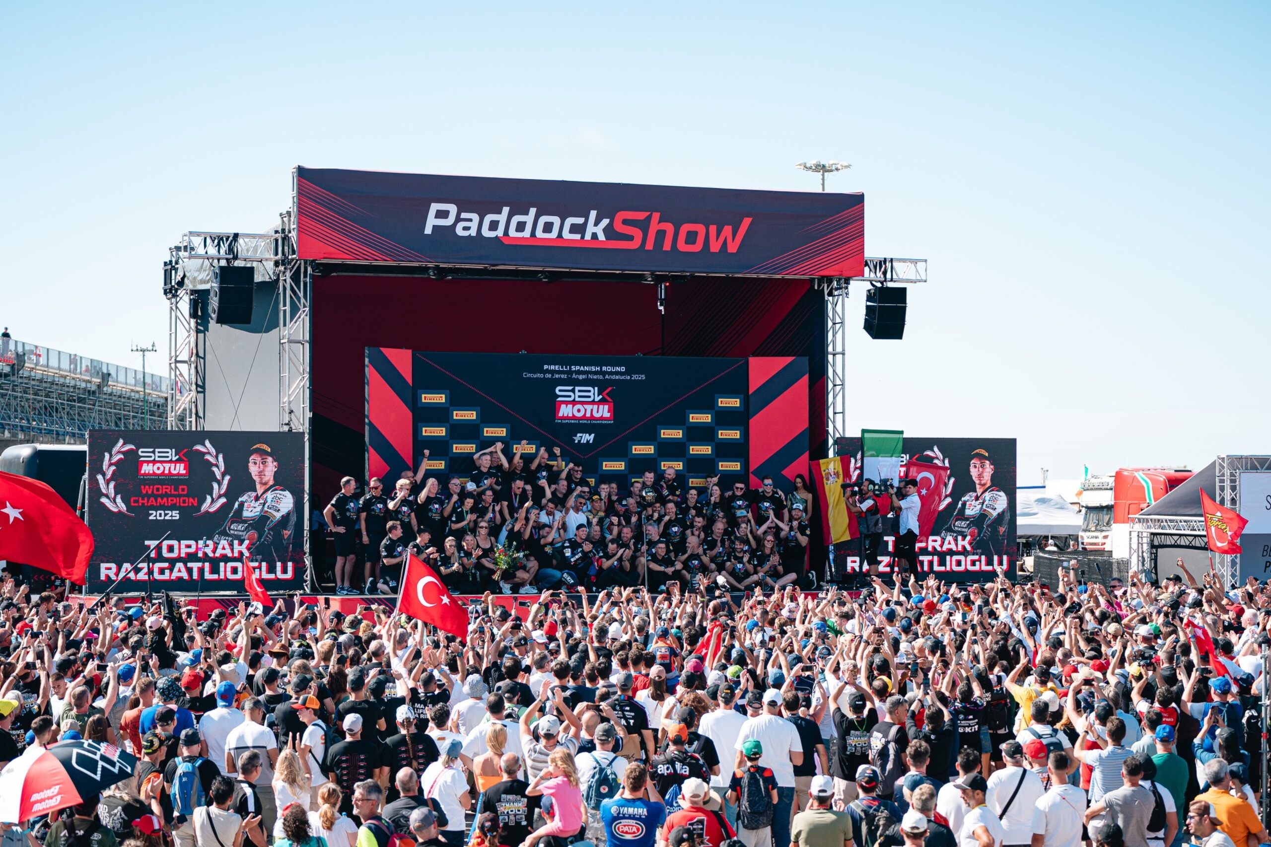 SBK, sul tetto del mondo per la terza volta: la festa di Razgatlioglu per il titolo iridato