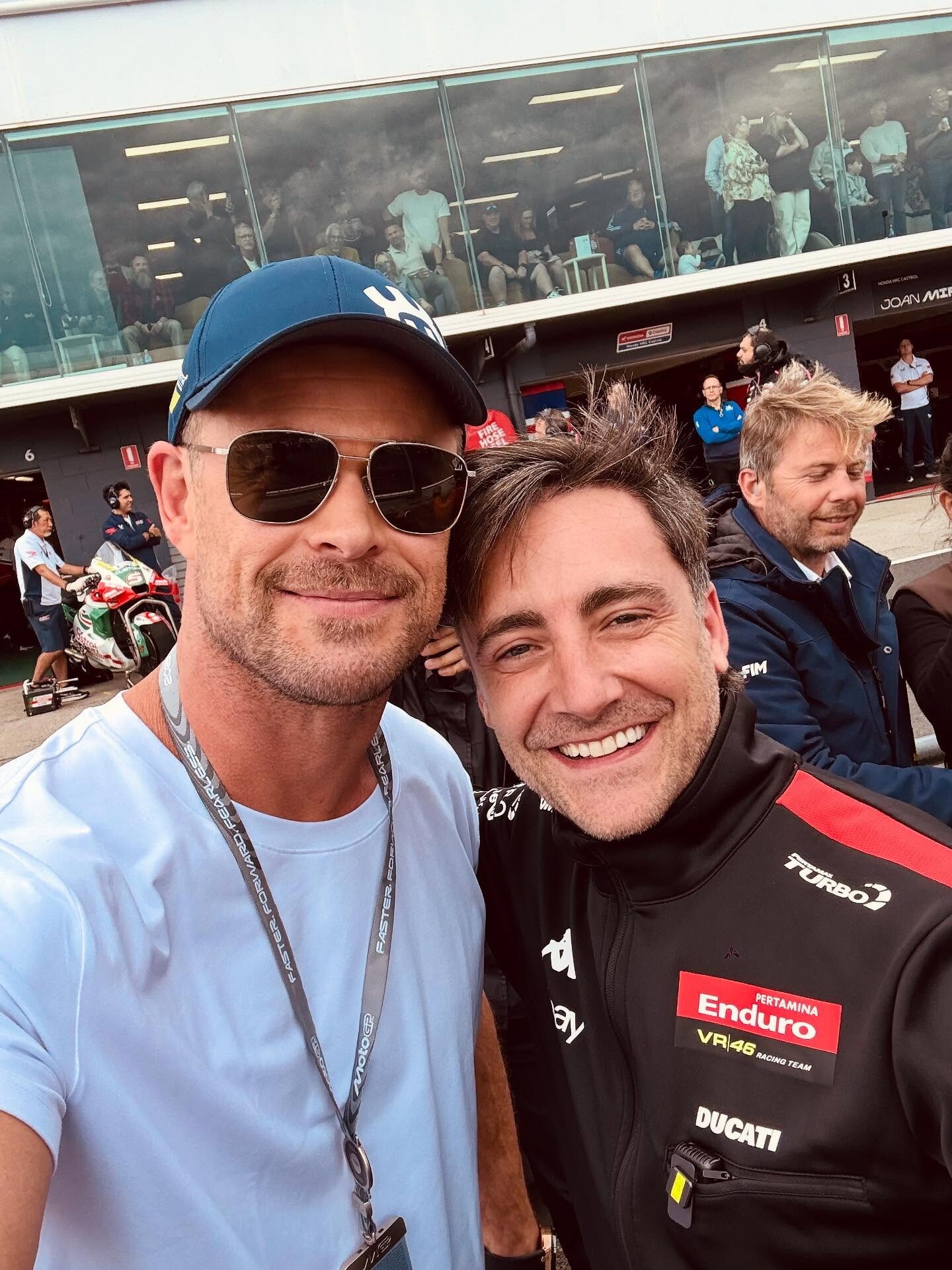 Chris Hemsworth a Phillip Island per la MotoGP