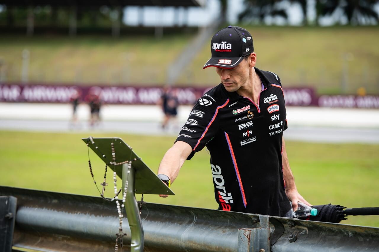 MotoGP, l'omaggio a Marco Simoncelli sulla pista di Sepang di alcuni piloti italiani