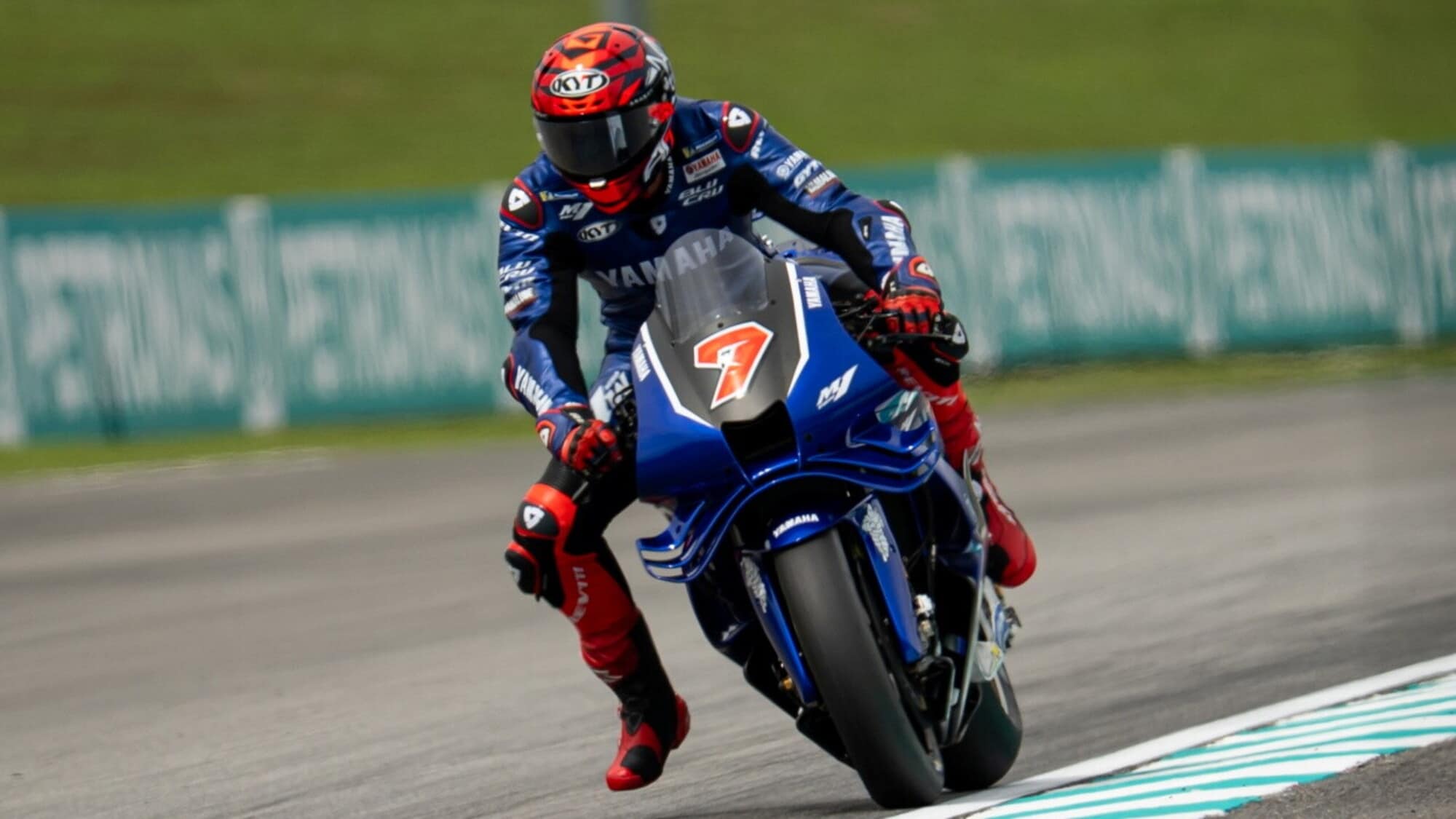 Yamaha "tiene a bada" il V4: simulazione della futura MotoGP 850? 