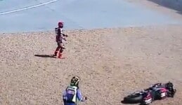 MotoGP Test Buriram, le prime foto dell'inaspettata caduta di Marquez