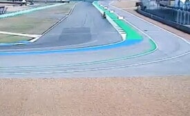 MotoGP Test Buriram, le prime foto dell'inaspettata caduta di Marquez