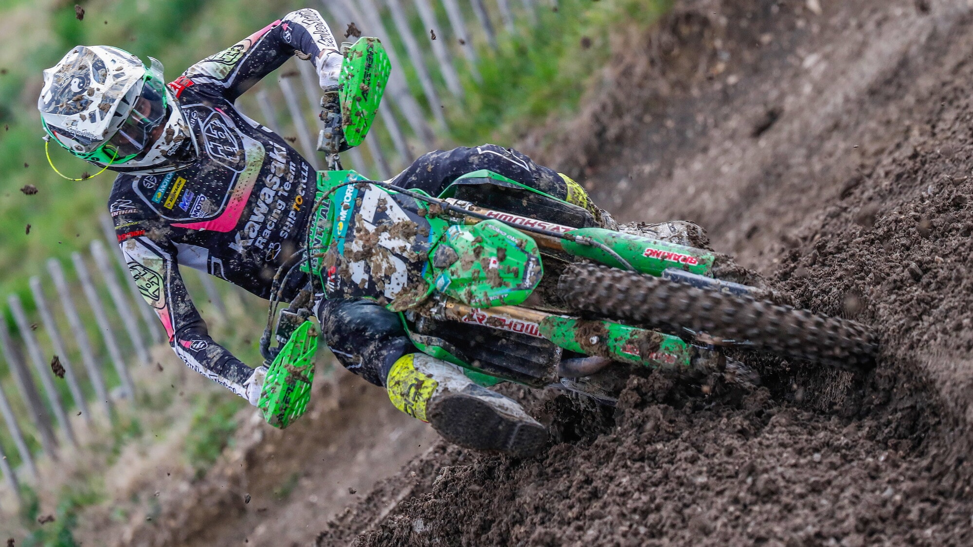 Motocross: a Sommieres prova generale nel segno della V